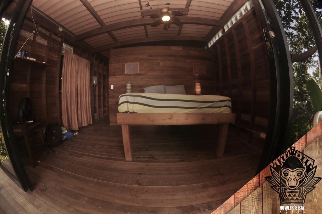 Howlers Bay Hotel Бока Чика Екстериор снимка