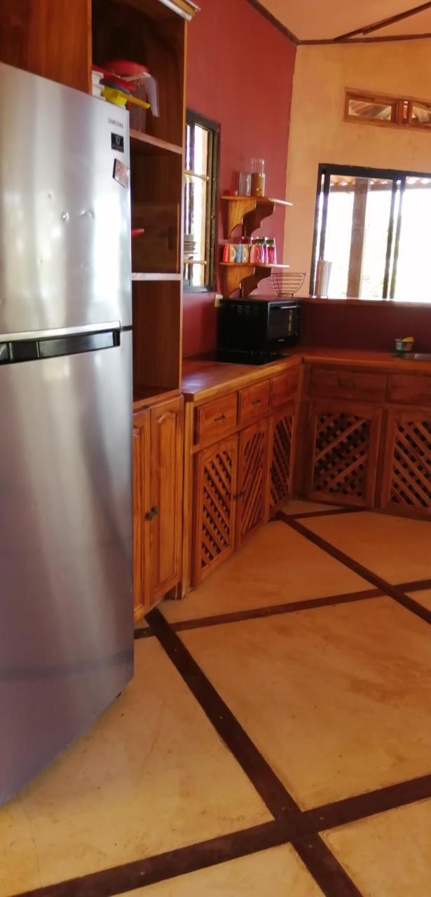Howlers Bay Hotel Бока Чика Екстериор снимка