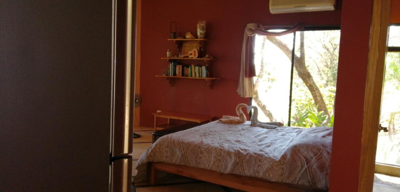Howlers Bay Hotel Бока Чика Екстериор снимка